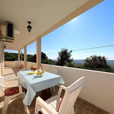 Apartment Luca Razanac