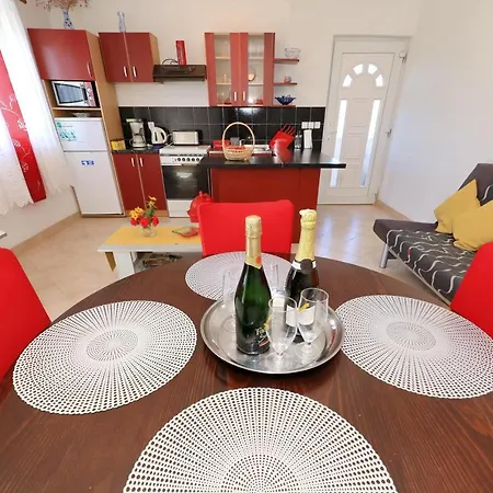 Luca Apartment *