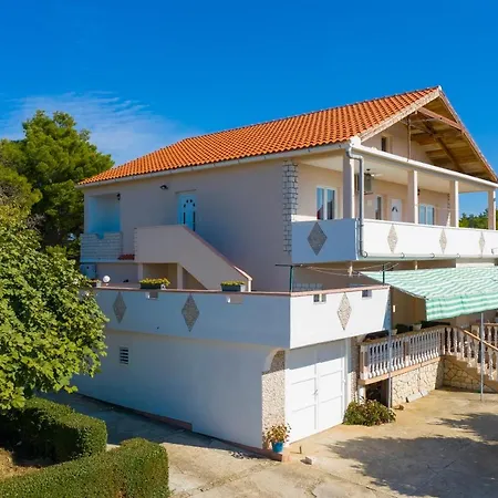 Apartment Luca Ražanac